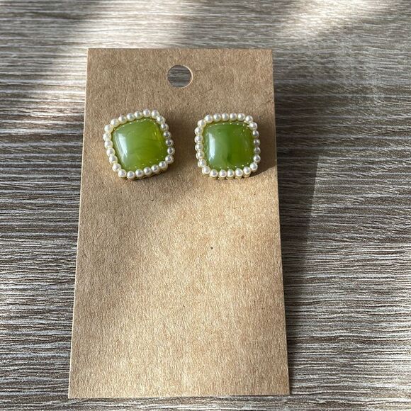 Anthropologie Jewelry - Vintage stud earrings N75